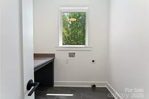 1725 Seifert Cir, Charlotte, NC 28205 - Photo 24