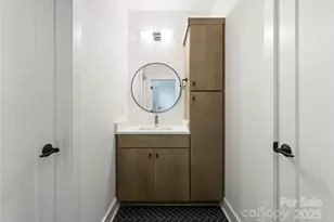 1725 Seifert Cir, Charlotte, NC 28205 - Photo 30