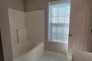 7844 Paper Birch Dr, Charlotte, NC 28215 - Photo 12