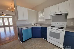 7844 Paper Birch Dr, Charlotte, NC 28215 - Photo 2