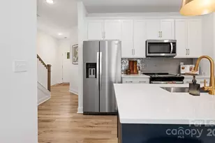 9100 Bluedale Rd, Charlotte, NC 28216 - Photo 10