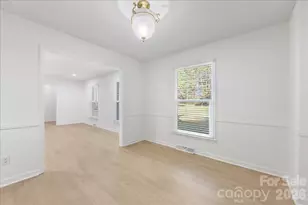 1840 Stoneyridge Dr, Charlotte, NC 28214 - Photo 8