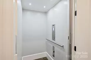 1869 Queens Rd W, Charlotte, NC 28207 - Photo 24