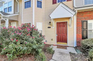 915 Par One Ct, Fort Mill, SC 29715 - Photo 2