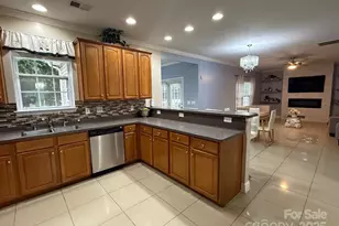 11001 Dulin Creek Blvd, Charlotte, NC 28215 - Photo 6