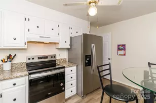 8300 Knights Bridge Rd, Charlotte, NC 28210 - Photo 16