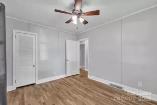 5212 Wales St, Charlotte, NC 28269 - Photo 16