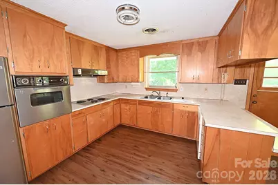 1740 23rd Avenue Lane NE, Hickory, NC 28601 - Photo 10