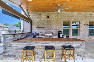 4071 Thames Cir, Fort Mill, SC 29715 - Photo 2