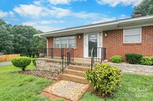 2761 Highland Ave NE, Hickory, NC 28601 - Photo 2