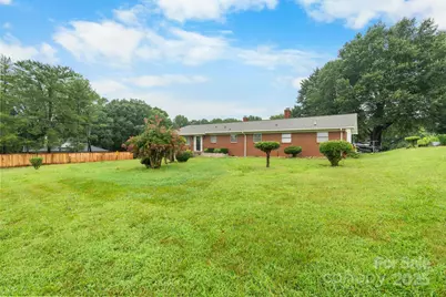 2761 Highland Avenue NE, Hickory, NC 28601 - Photo 4