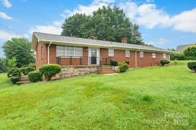 2761 Highland Avenue NE, Hickory, NC 28601 - Photo 1
