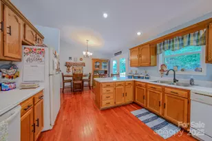 345 Sycamore Ridge Dr, Mars Hill, NC 28754 - Photo 2