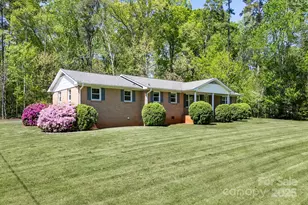 2218 Woodcrest Dr, Kannapolis, NC 28081 - Photo 2