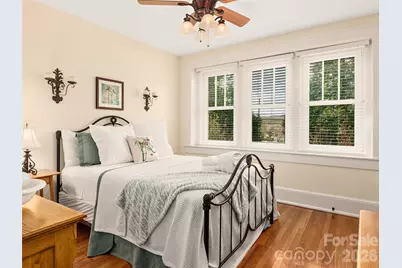 203 6th Avenue W #1B, Hendersonville, NC 28739 - Photo 16