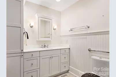 203 6th Avenue W #1B, Hendersonville, NC 28739 - Photo 14