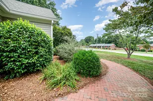 415 N Greenbriar Rd, Statesville, NC 28625 - Photo 38