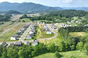 158 Ridgehaven Dr, Waynesville, NC 28786 - Photo 2