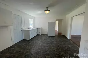 51 Robinson St, Waynesville, NC 28786 - Photo 6