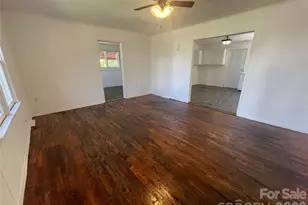51 Robinson St, Waynesville, NC 28786 - Photo 2
