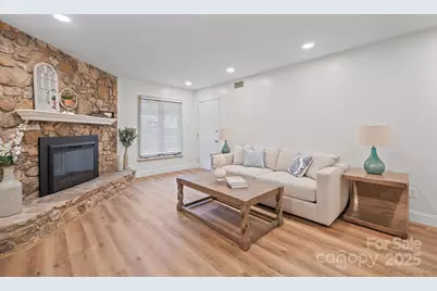 1017 21st Avenue NE, Hickory, NC 28601 - Photo 8