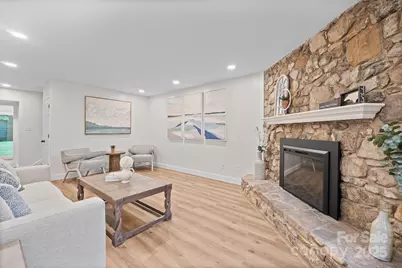 1017 21st Avenue NE, Hickory, NC 28601 - Photo 1