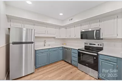 1017 21st Avenue NE, Hickory, NC 28601 - Photo 10