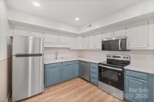 1017 21st Ave NE, Hickory, NC 28601 - Photo 10