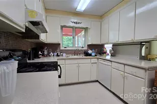 2285 Tarheel Pl, Lenoir, NC 28645 - Photo 6