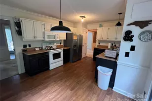 4107 Brownes Ferry Rd, Charlotte, NC 28269 - Photo 4