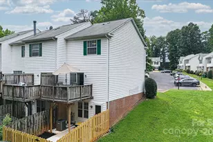 2826 Hosta Dr, Charlotte, NC 28269 - Photo 32