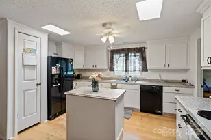 5909 Lake Valley Rd, Clover, SC 29710 - Photo 14