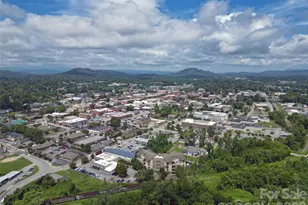 538 N Main St, Hendersonville, NC 28792 - Photo 2