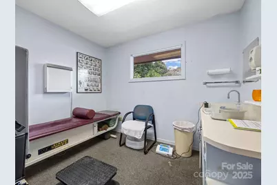 111 W Rutledge Avenue, Gaffney, SC 29340 - Photo 24