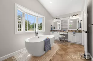 429 Brooklyn Ave, Hendersonville, NC 28792 - Photo 2