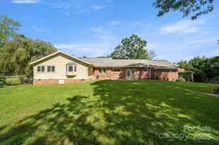 429 Brooklyn Ave, Hendersonville, NC 28792 - Photo 6