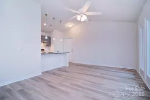 6120 Meadow Rose Ln, Charlotte, NC 28215 - Photo 4