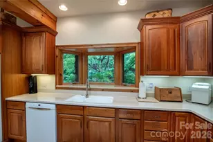 300 Sweet Birch Ln, Tuckasegee, NC 28783 - Photo 14