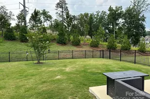 12417 Old Iron Ln, Charlotte, NC 28215 - Photo 36