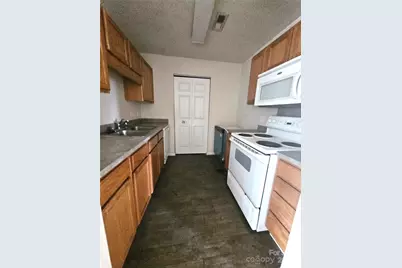 1162 Plaza Walk Drive, Charlotte, NC 28215 - Photo 6