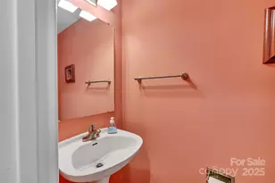 1330 Burtonwood Cir, Charlotte, NC 28212 - Photo 16