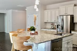 360 Picasso Trl, Mount Holly, NC 28120 - Photo 4