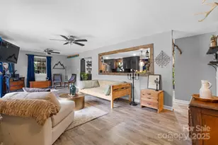 3843 22nd St NE, Hickory, NC 28601 - Photo 2