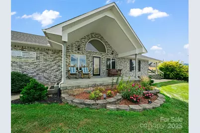 124 W Dogwood Circle, Burnsville, NC 28714 - Photo 2