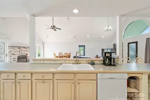 124 W Dogwood Cir, Burnsville, NC 28714 - Photo 12