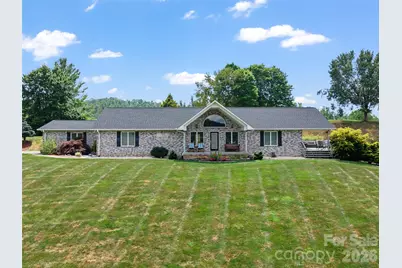 124 W Dogwood Circle, Burnsville, NC 28714 - Photo 2