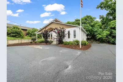147 E Court Street, Rutherfordton, NC 28139 - Photo 2