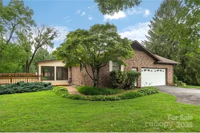 27 Country Road, Hendersonville, NC 28791 - Photo 1