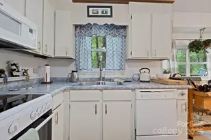 571 Tsisqua Cir, Brevard, NC 28712 - Photo 10