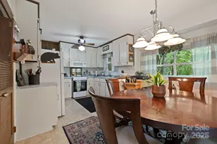 571 Tsisqua Cir, Brevard, NC 28712 - Photo 8